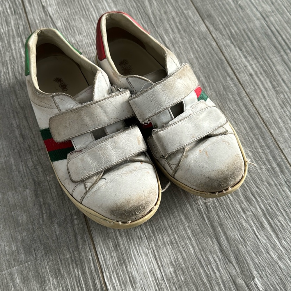 Kids Gucci sneaker size 31